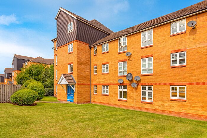 2 Bedroom Flat To Rent In Greenhaven Drive, London, SE28