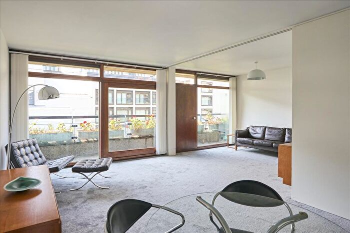 1 Bedroom Flat For Sale In Andrewes House, London, EC2Y