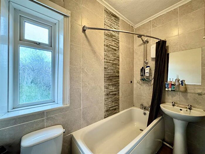 3 Bedroom End Of Terrace House For Sale In Causeway Side, Linthwaite, Huddersfield, HD7