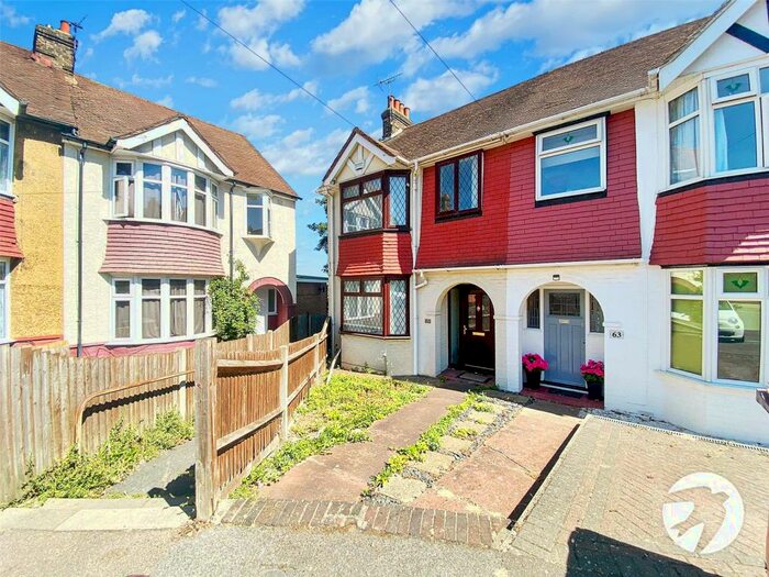 3 Bedroom End Of Terrace House To Rent In Westmount Avenue, Chatham, Kent, ME4