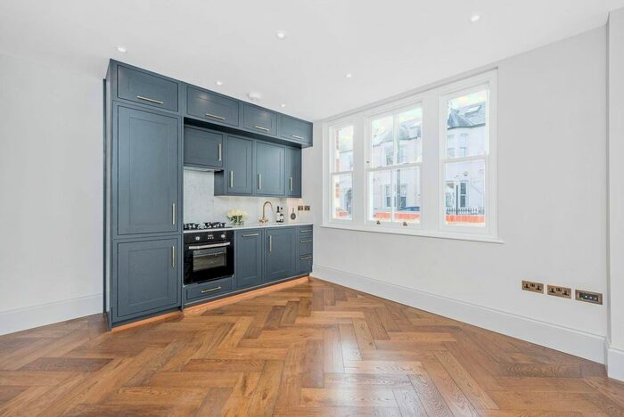 1 Bedroom Flat To Rent In Stephendale Road, Fulham, London, SW6