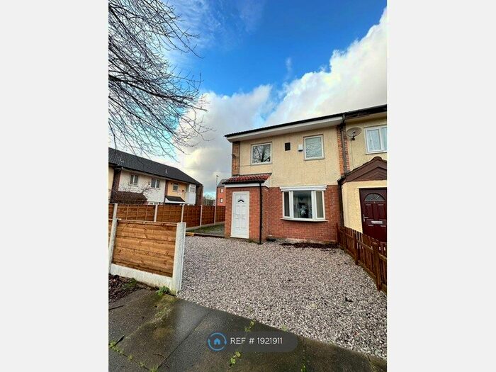 3 Bedroom End Of Terrace House To Rent In Eastburn Avenue, Manchester, M40