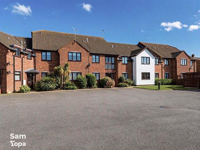 2 Bedroom Flat For Sale In Main Road, Harwich, CO12