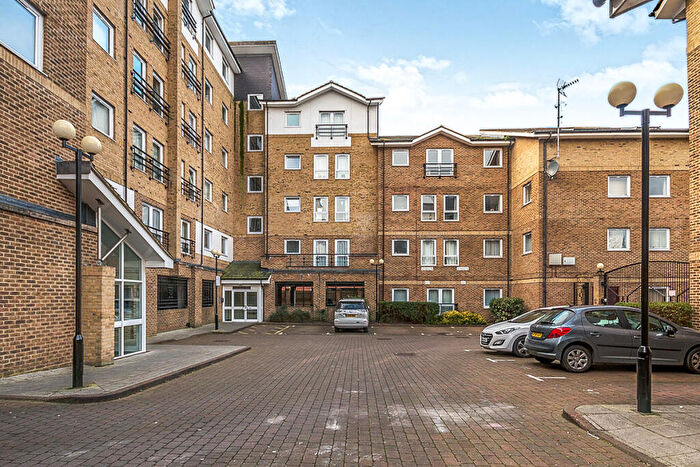 2 Bedroom Flat To Rent In Melbourne Road, Wallington, Surrey, SM6