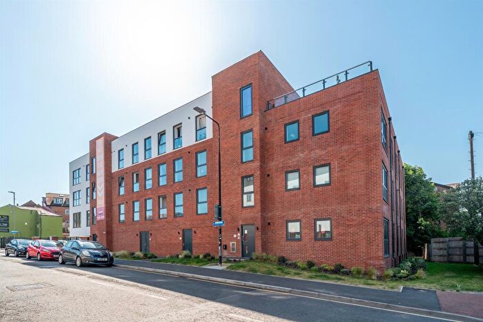 1 Bedroom Apartment For Sale In Cambridge Place, Aylesbury, HP20