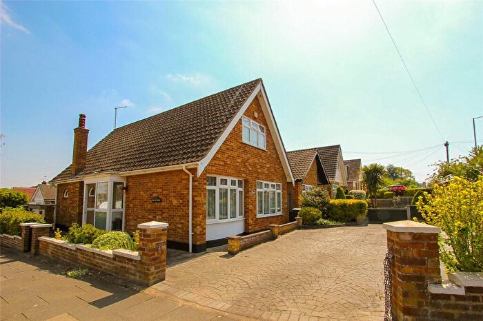 3 Bedroom Detached House For Sale In The Fairway, Leigh-on-Sea, Essex, SS9