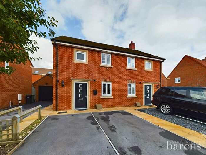 3 Bedroom Semi-Detached House For Sale In Tubb Way, Marnel Park, Basingstoke, RG24