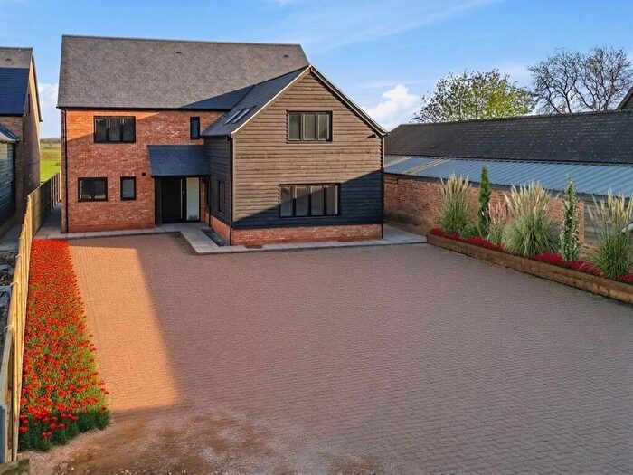 5 Bedroom Detached House For Sale In Benthill Farm, London Road, MK18