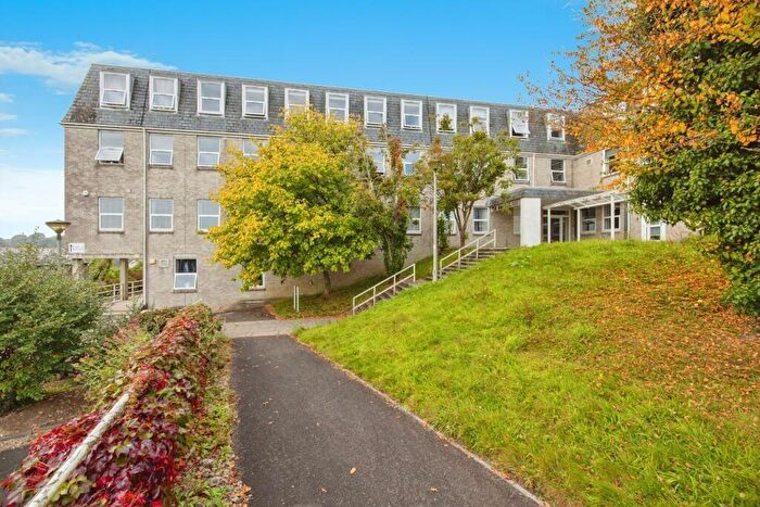 2 Bedroom Apartment For Sale In Nya Court, St Austell, PL25