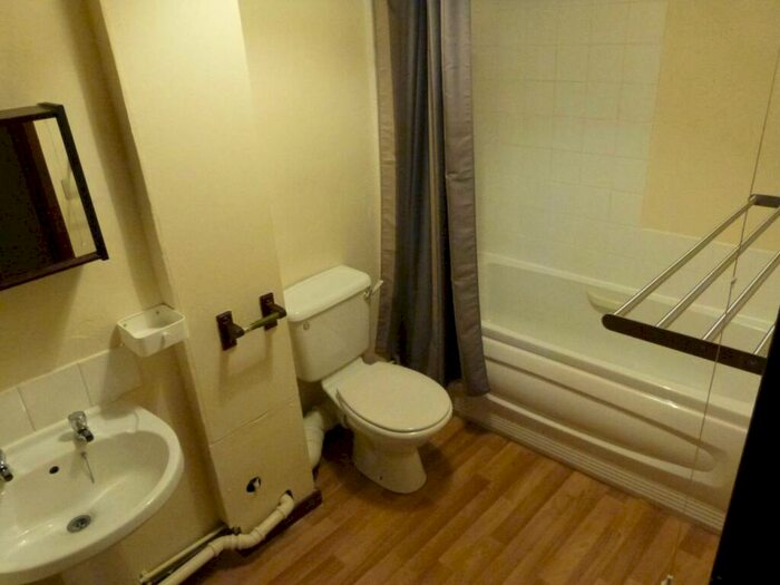1 Bedroom Flat To Rent In Knowsley Road, Ormskirk, L39