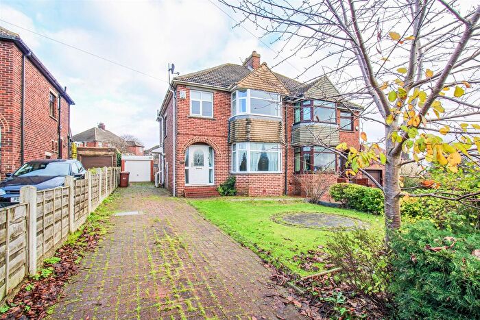 3 Bedroom Semi Detached House For Sale In Batley Road, Wakefield, WF2