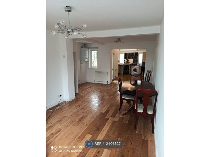 2 Bedroom Semi-Detached House To Rent In Fourth Avenue, Luton, LU3