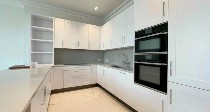 3 Bedroom Flat To Rent In , SW1P