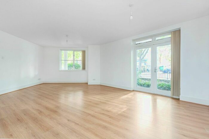 2 Bedroom Flat To Rent In Kew Road, Richmond, Surrey, TW9