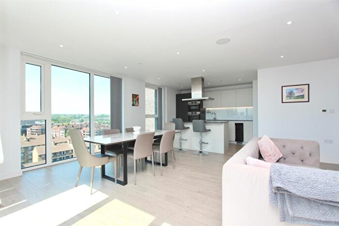 3 Bedroom Apartment To Rent In Sandpiper Building, Woodberry Down, N4