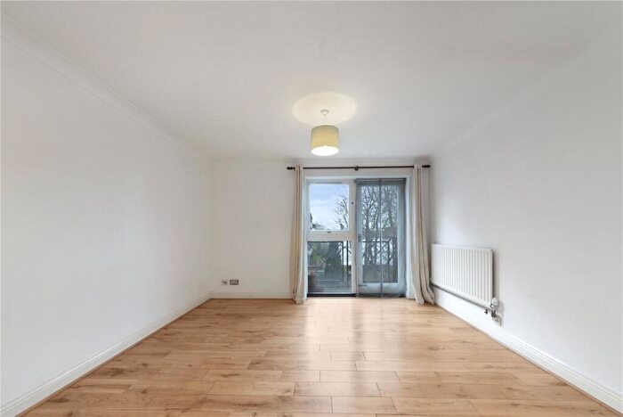 2 Bedroom Apartment To Rent In Undine Road, London, E14