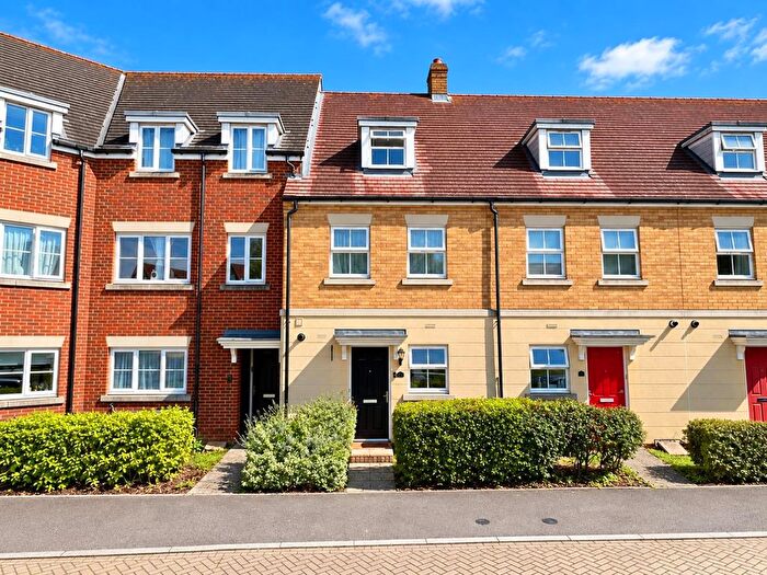 3 Bedroom Terraced House For Sale In Lancaster Way, Repton Park, TN23
