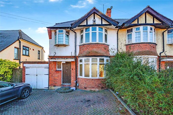 3 Bedroom Semi Detached House For Sale In Montrose Avenue, Luton, Bedfordshire, LU3