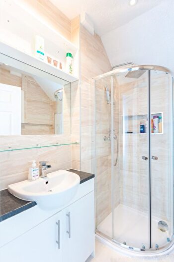 2 Bedroom Flat To Rent In Avonmouth Street, London, SE1