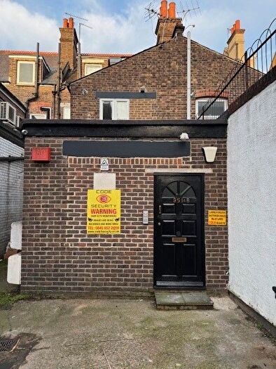 3 Bedroom Flat To Rent In Brighton Road, Purley, CR8