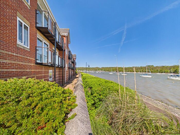 2 Bedroom Apartment For Sale In Goldcrest Drive, St Marys Island, Chatham, Medway, ME4