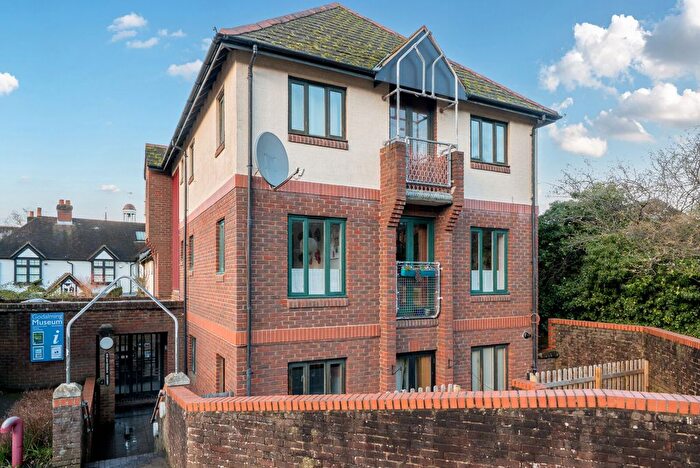 2 Bedroom Flat For Sale In High Street, Godalming, GU7