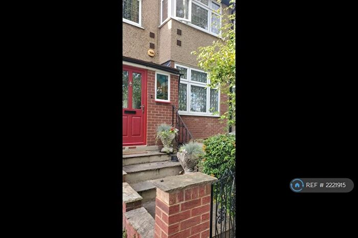 3 Bedroom Detached House To Rent In Stevenage Road, London, E6