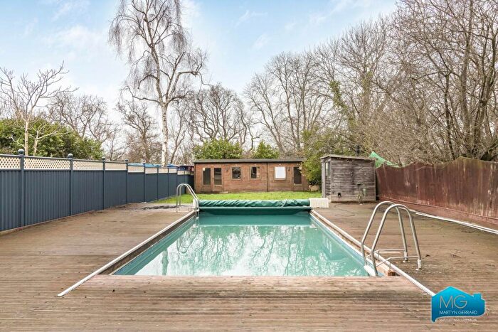 5 Bedroom Detached House To Rent In Edgwarebury Lane, Edgware, HA8