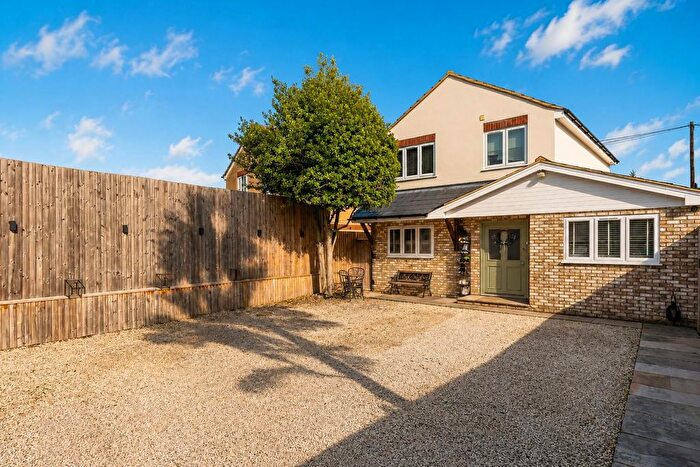 3 Bedroom Detached House For Sale In Ivy Terrace, Hoddesdon, EN11