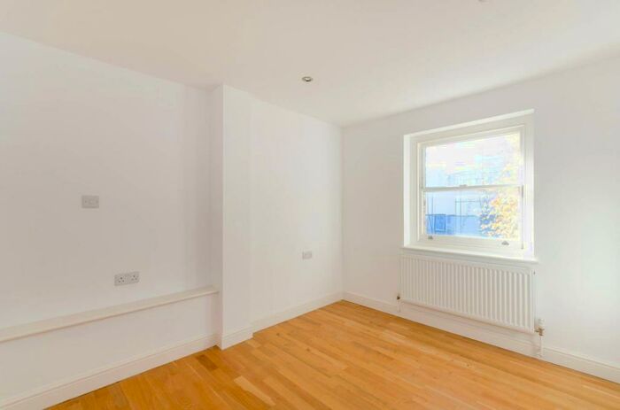 2 Bedroom Flat To Rent In Berrylands Road, Surbiton, KT5