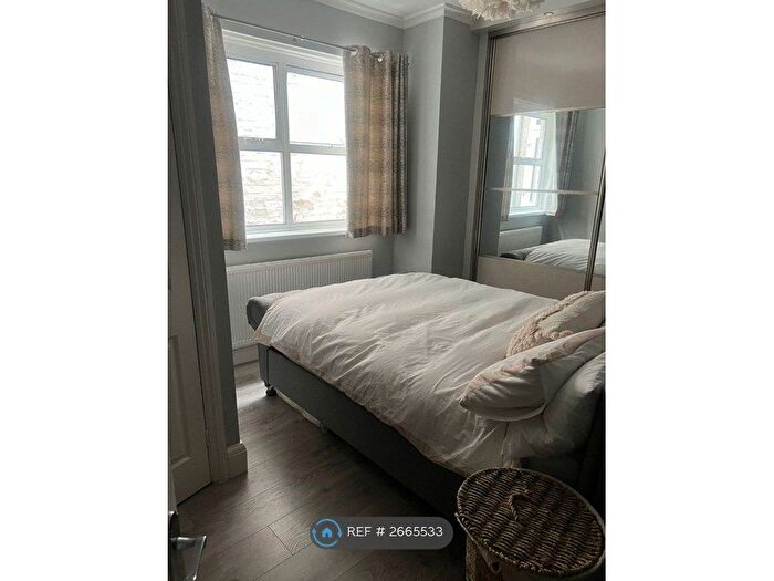 2 Bedroom Flat To Rent In Garratt Terrace, London, SW17
