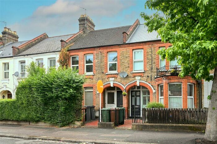 2 Bedroom Flat To Rent In Brettenham Road, Walthamstow, London, E17