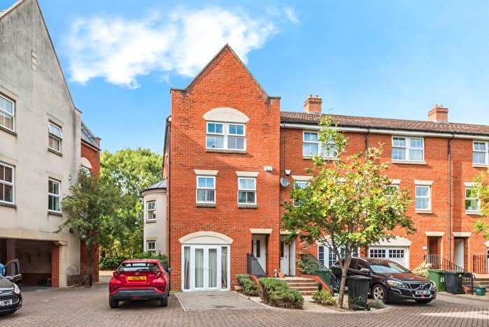5 Bedroom Property For Sale In Ock Bridge Place, Abingdon, OX14