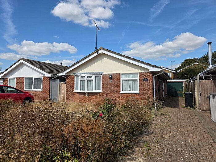 1 Bedroom Detached Bungalow For Sale In Poplar Grove, Burnham-on-crouch, Essex, CM0