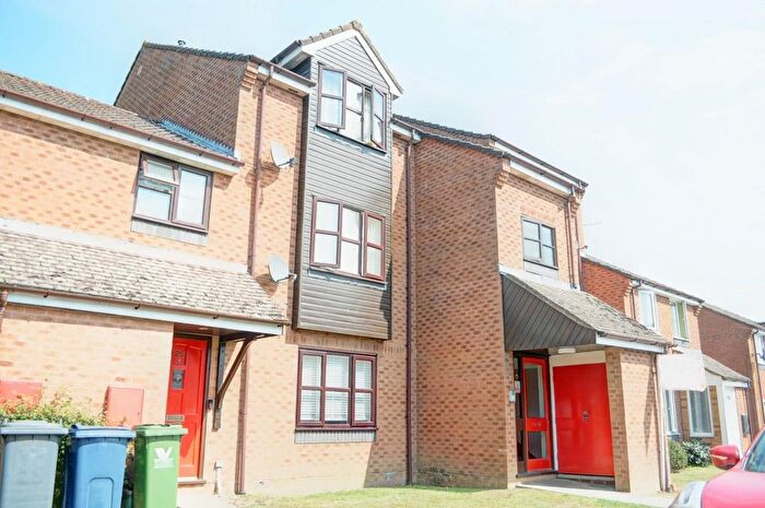 2 Bedroom Flat To Rent In Barkus Way, Stokenchurch, Buckinghamshire, HP14