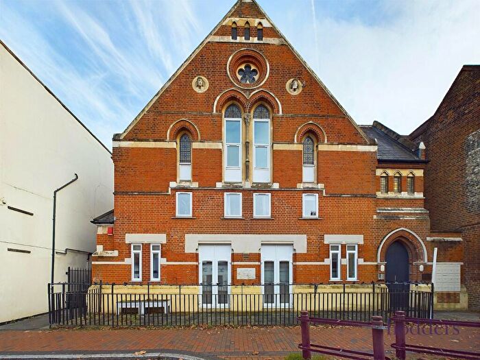 2 Bedroom Apartment To Rent In Surrey, KT16