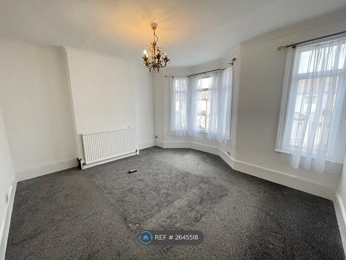 4 Bedroom Terraced House To Rent In Green Lane, Ilford, IG1