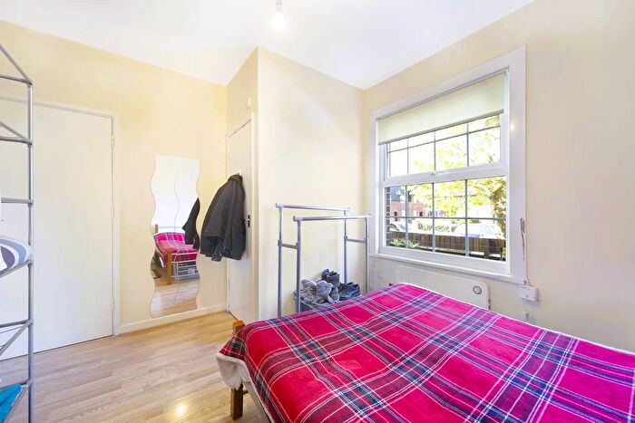 1 Bedroom Flat To Rent In Wulfstan Street, London, W12