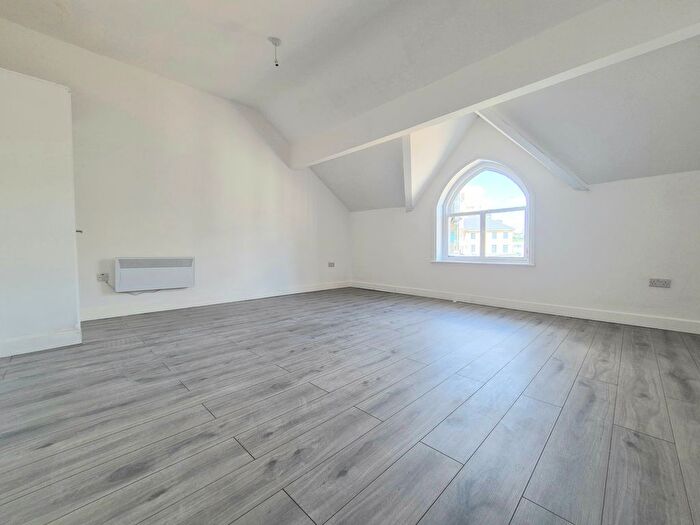 1 Bedroom Flat To Rent In Crown Street, Halifax, HX1