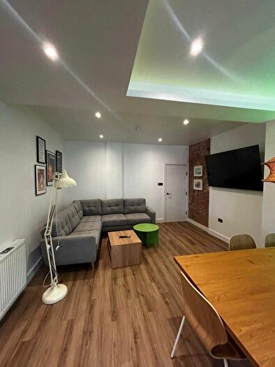 6 Bedroom Terraced House To Rent In Mauldeth Road, Manchester, M14