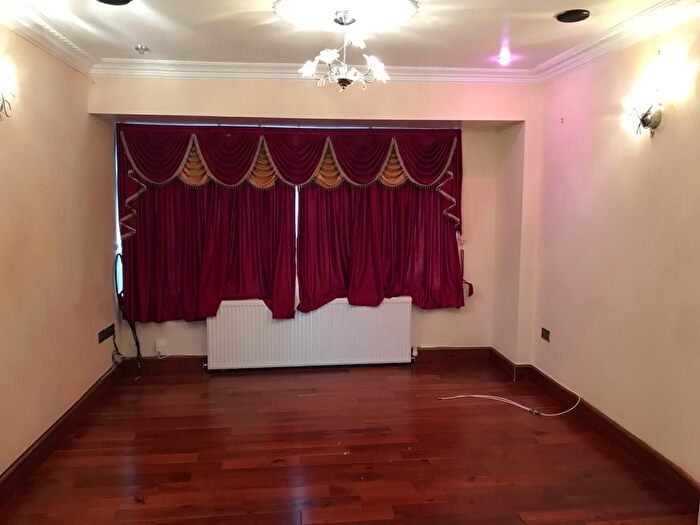 5 Bedroom Detached House To Rent In Perivale Gardens, Watford, WD25