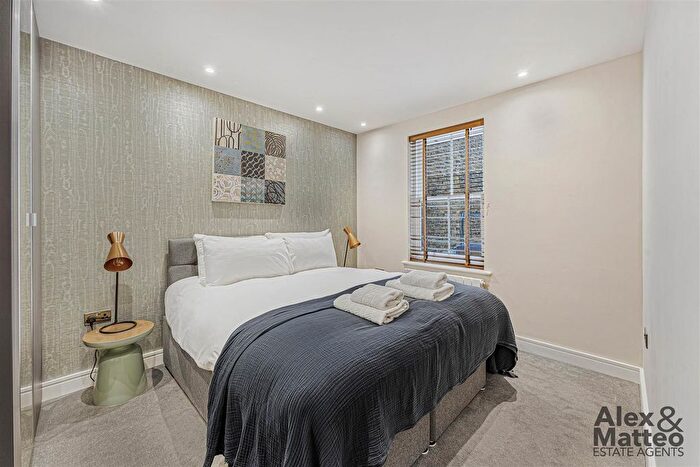 2 Bedroom Flat For Sale In Rotherhithe Street, Rotherhithe, SE16