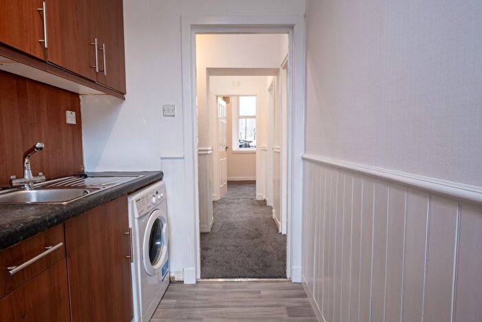 1 Bedroom Flat To Rent In Main Street, Hilltown, Dundee, DD3