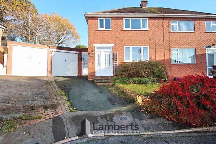 3 Bedroom Semi Detached House For Sale In Wychwood Drive, Hunt End, Redditch, B97