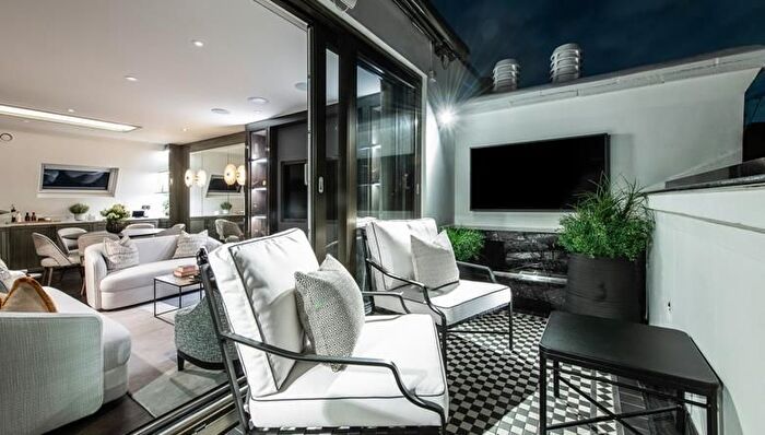 3 Bedroom Flat To Rent In Prince Of Wales Terrace, London, W8