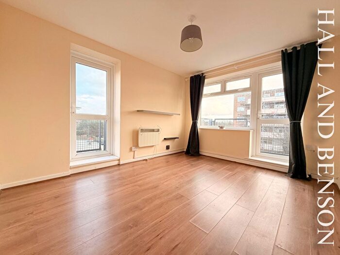 2 Bedroom Flat To Rent In Park Farm Drive, Derby, DE22