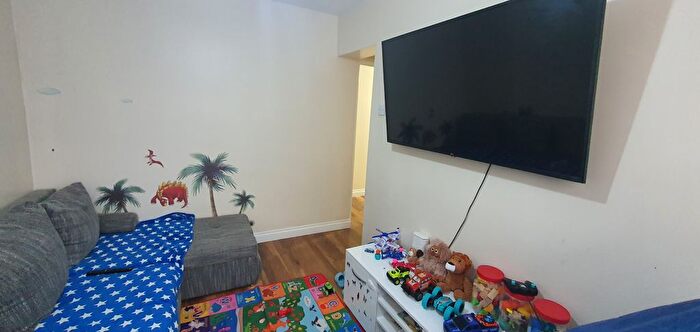 2 Bedroom Flat To Rent In Clements Road, Ilford, IG1