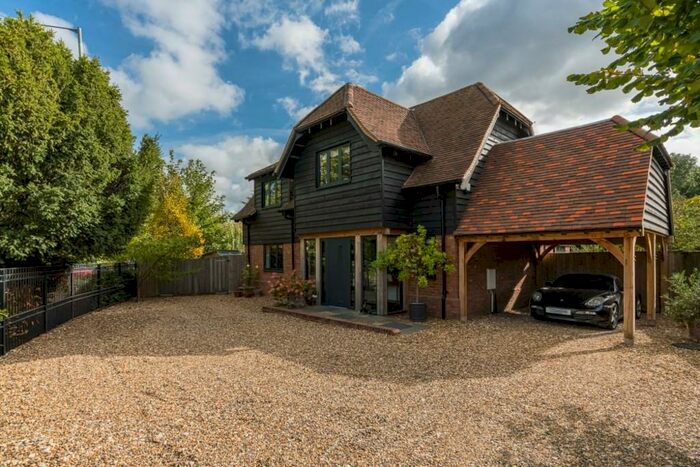 4 Bedroom Detached House To Rent In Aylesbury Road, Aston Clinton, HP22