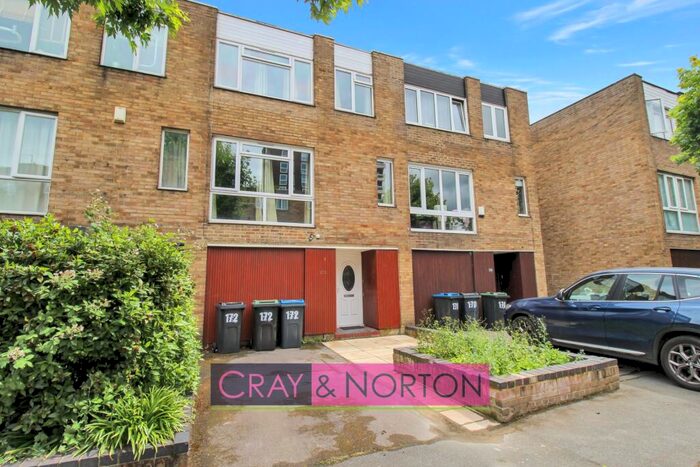 4 Bedroom Town House To Rent In Turnpike Link, Park Hill, CR0