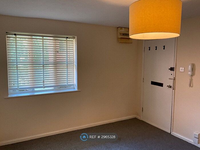 1 Bedroom Flat To Rent In Bucknalls Close, Watford, WD25